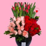 Tulipanes Rosas rojas y rosas rosadas